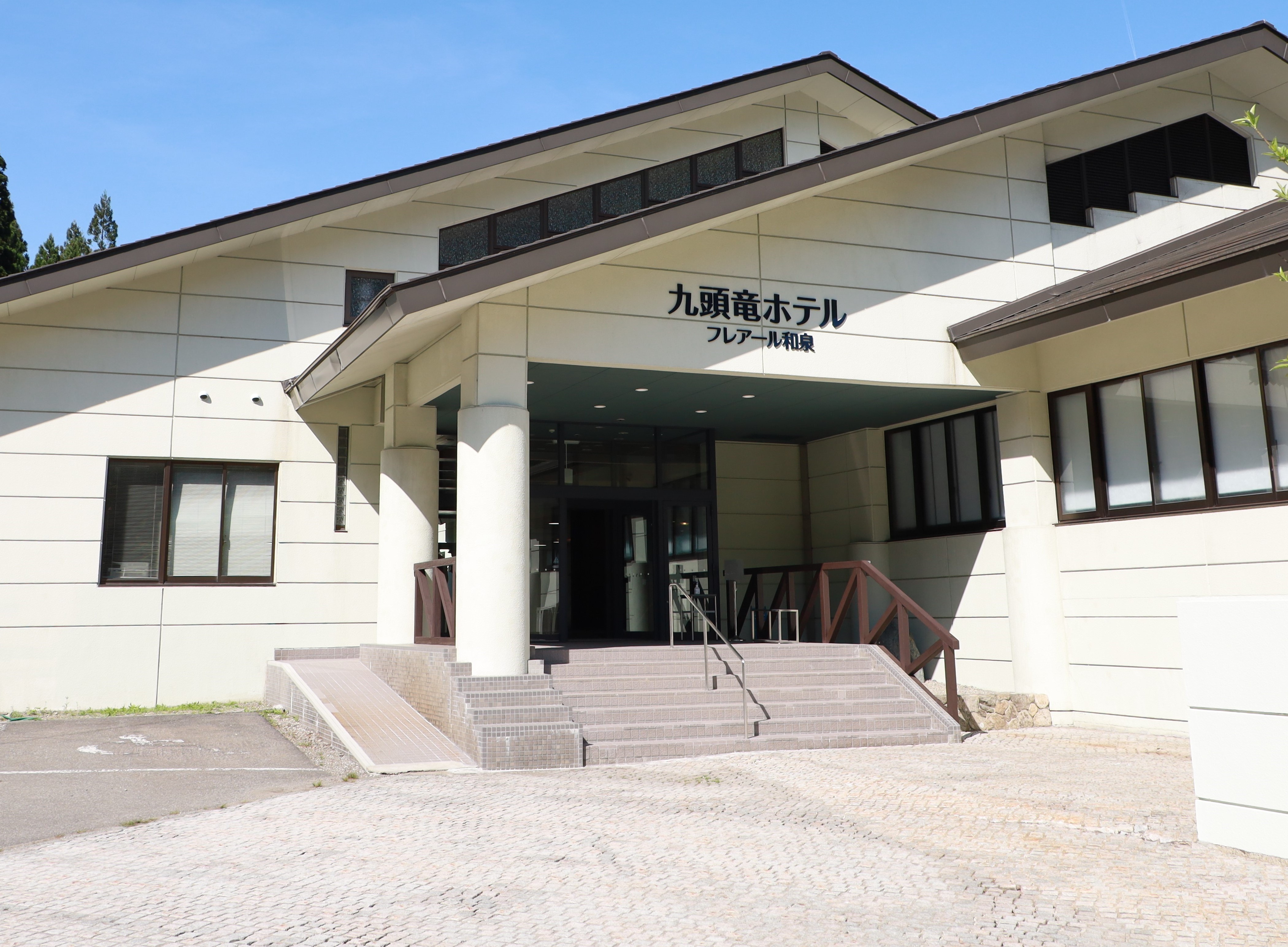 ★名古屋・東岡崎出発 バスで行く 九頭竜ホテル フレアール和泉 1泊福井和泉スキー場リフト券付宿泊パック