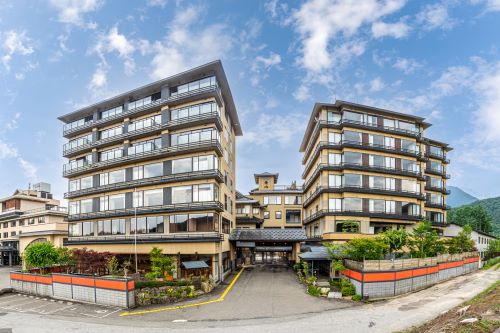 長野駅出発 バスで行く 緑翠亭　景水 1泊（夕食朝食付）白馬五竜＆Hakuba47リフト券付宿泊パックのイメージ
