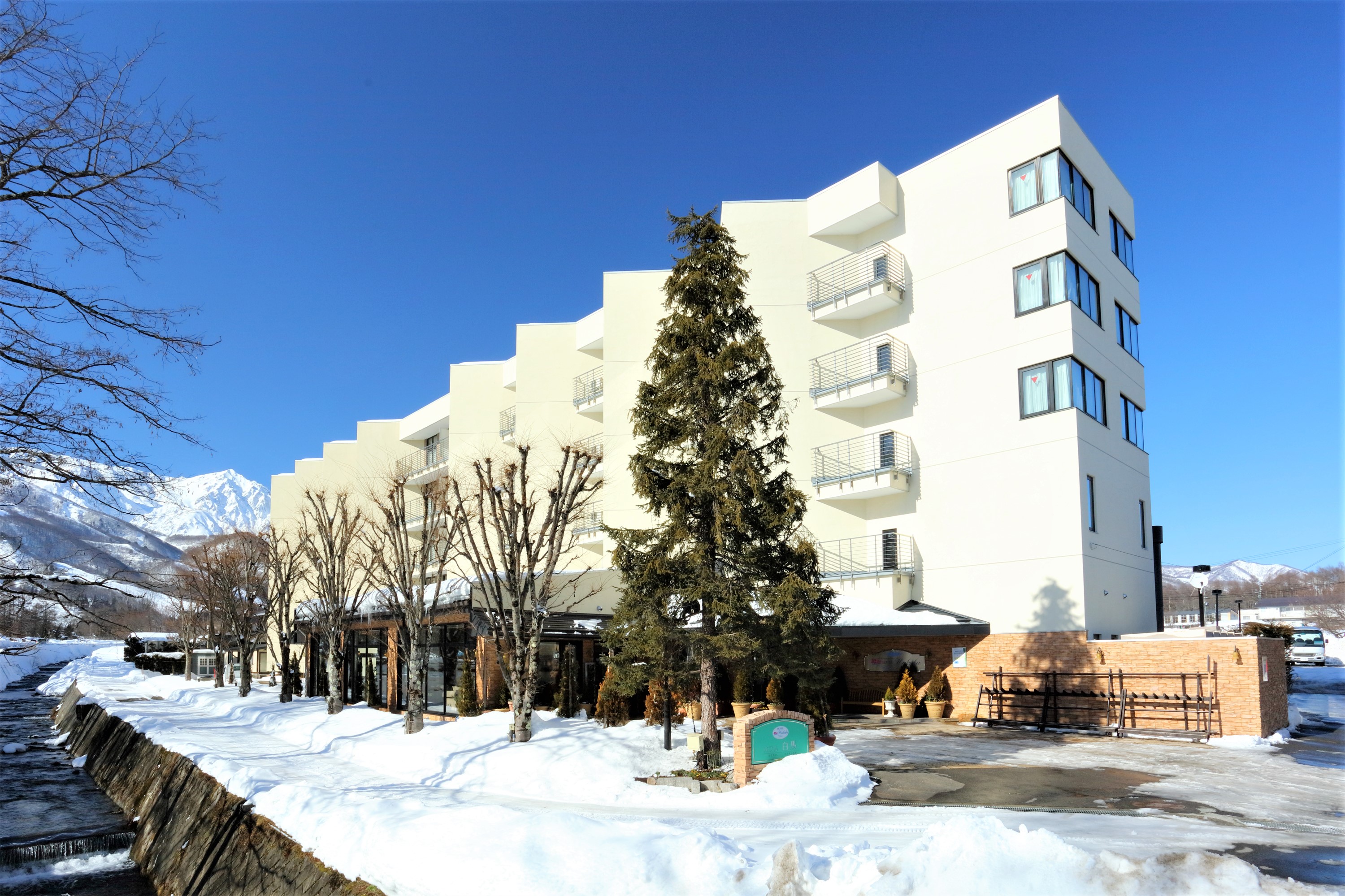 長野駅出発 バスで行く ホテル白馬1泊（夕食朝食付） Hakuba47＆ 白馬五竜スキー場リフト券付宿泊パックのイメージ