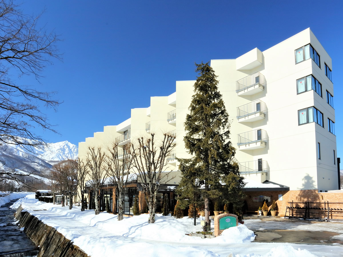 長野駅出発 バスで行く ホテル白馬 1泊（夕食朝食付）白馬八方尾根スキー場リフト券付宿泊パック