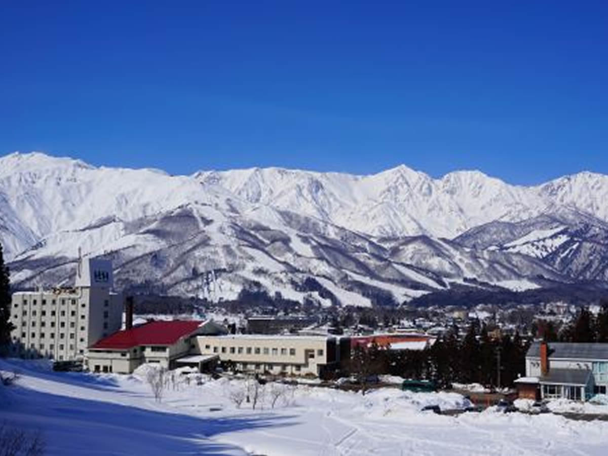 長野駅出発 バスで行く白馬ハイランドホテル 1泊（夕食朝食付）白馬八方尾根スキー場リフト券付宿泊パック