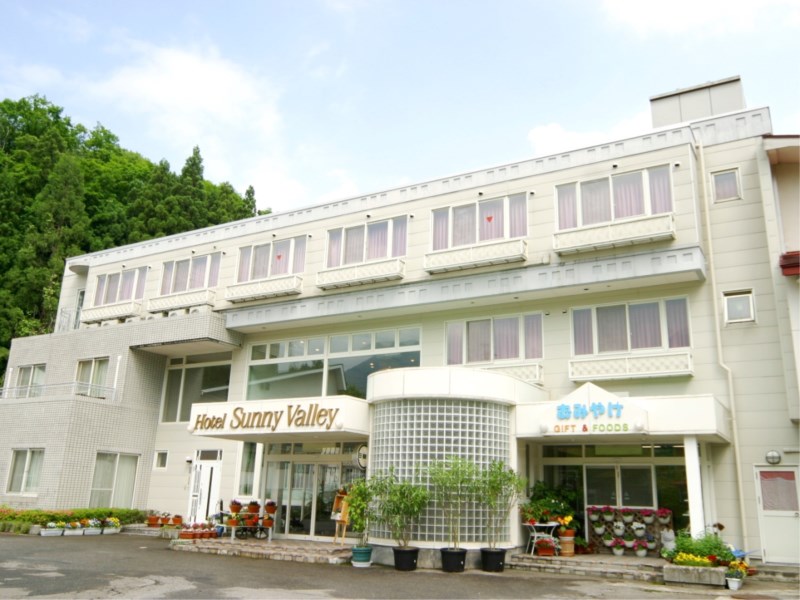 ホテルサニーバレー 1泊（夕食朝食付）栂池トレッキングチケット付宿泊パック